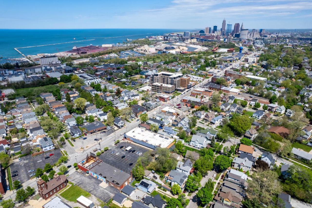 Luxury Home In The Heart Of Gordon Square Cleveland Bagian luar foto