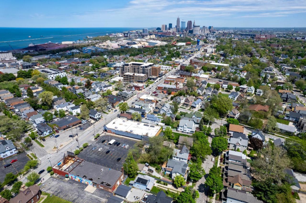 Luxury Home In The Heart Of Gordon Square Cleveland Bagian luar foto